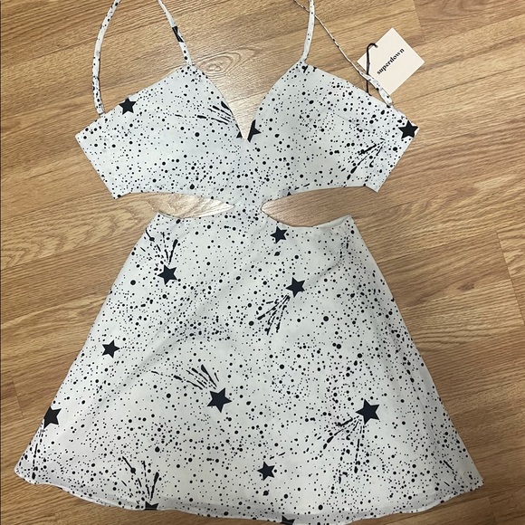 White & Black Superdown Dress - Picture 4 of 4